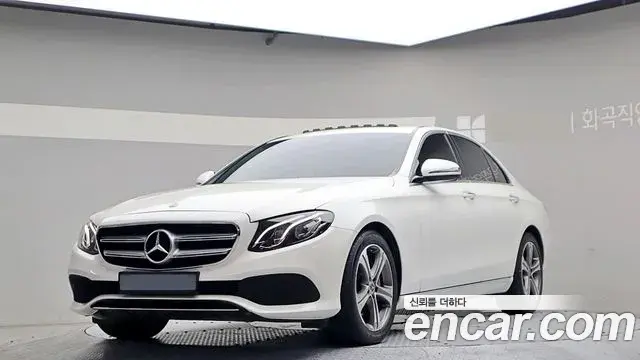 Mercedes-Benz E-Class 2019 — Photo 7/20