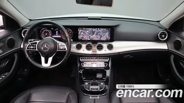 Mercedes-Benz E-Class 2019 — Photo 11/20