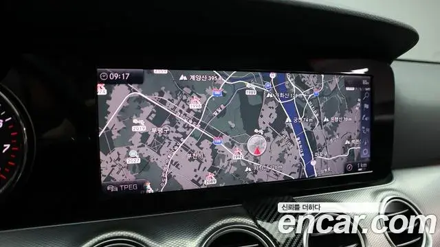 Mercedes-Benz E-Class 2019 — Photo 9/20