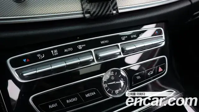 Mercedes-Benz E-Class 2019 — Photo 14/20