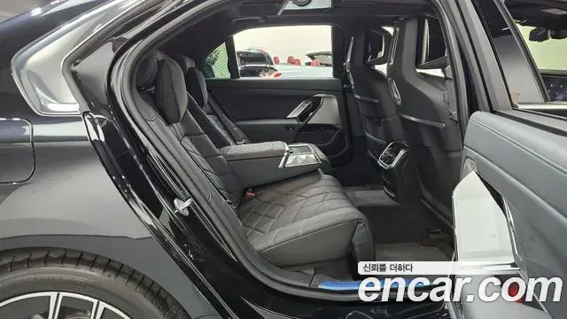 BMW 7 Series 2025 — ფოტო 33/41