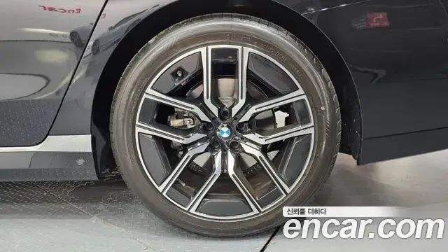 BMW 7 Series 2025 — ფოტო 21/41