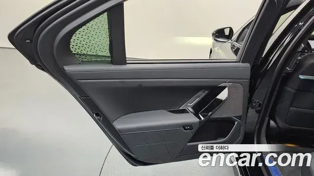 BMW 7 Series 2025 — ფოტო 13/41