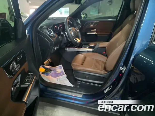 Mercedes-Benz GLB-Class 2023 — Фото 5/19