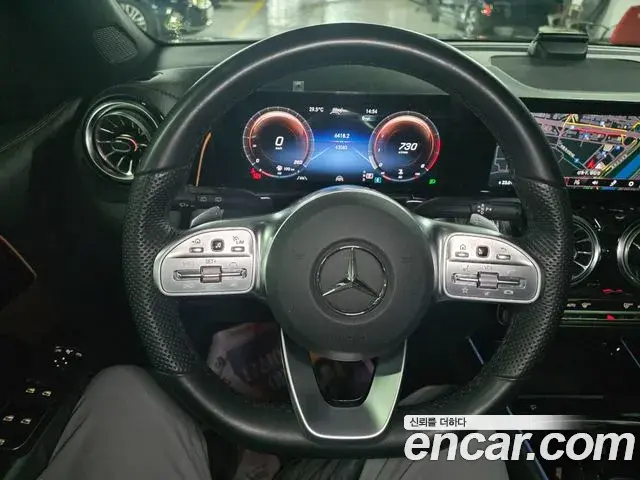 Mercedes-Benz GLB-Class 2023 — Фото 8/19