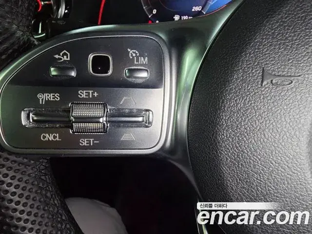 Mercedes-Benz GLB-Class 2023 — Фото 13/19
