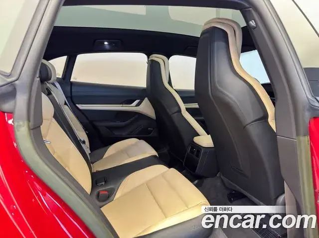 Porsche Taycan 2023 — Photo 17/20
