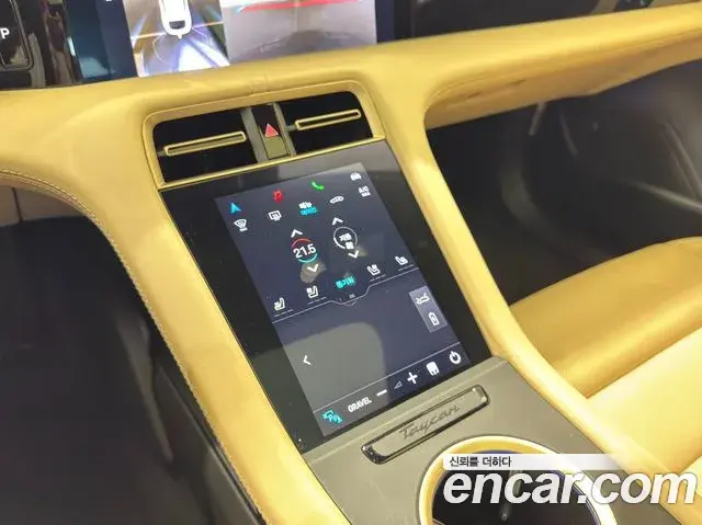 Porsche Taycan 2023 — Photo 18/20
