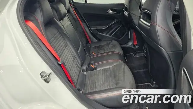 Mercedes-Benz GLA-Class 2019 — Фото 11/20