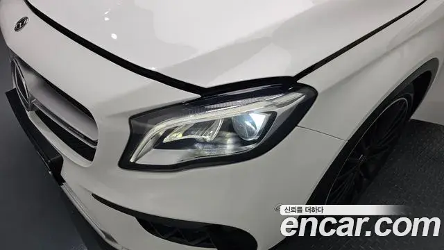 Mercedes-Benz GLA-Class 2019 — Photo 11/33