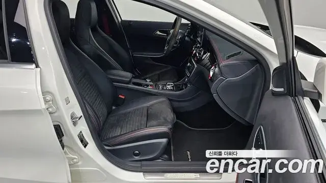 Mercedes-Benz GLA-Class 2019 — Photo 2/33