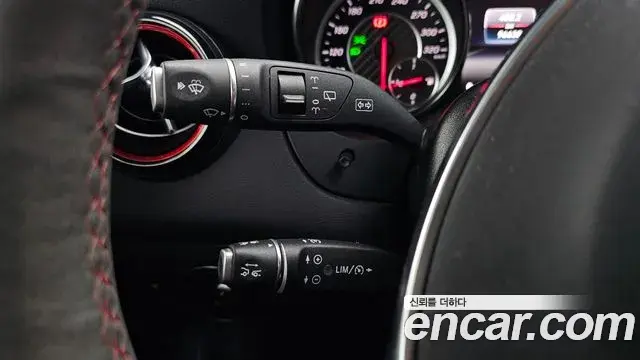Mercedes-Benz GLA-Class 2019 — Photo 23/33