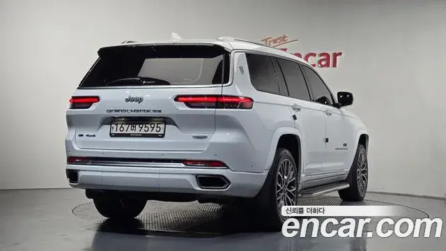 Jeep Grand Cherokee 2022 — ფოტო 17/40
