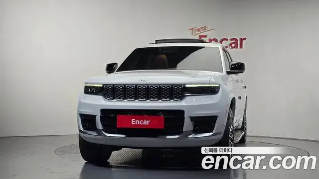 Jeep Grand Cherokee 2022 — ფოტო 40/40