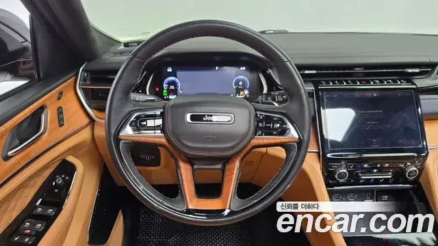 Jeep Grand Cherokee 2022 — ფოტო 13/40