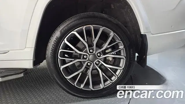 Jeep Grand Cherokee 2022 — ფოტო 23/40