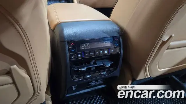 Jeep Grand Cherokee 2022 — ფოტო 16/40