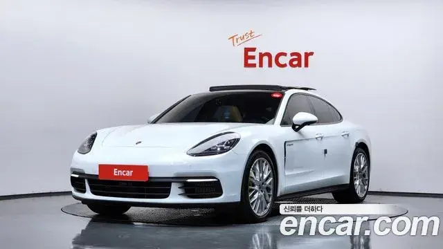 Porsche Panamera 2018 — ფოტო 38/40