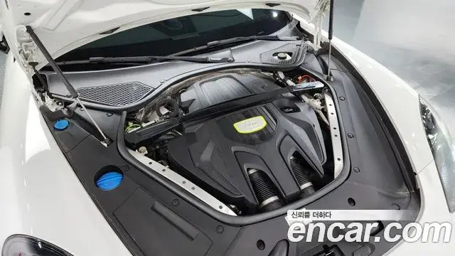 Porsche Panamera 2018 — ფოტო 3/40