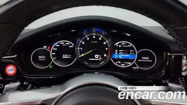 Porsche Panamera 2018 — ფოტო 2/40