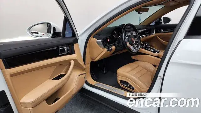 Porsche Panamera 2018 — ფოტო 7/40