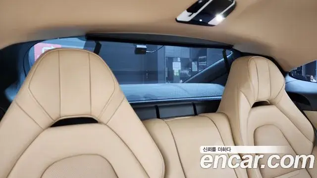 Porsche Panamera 2018 — ფოტო 19/40