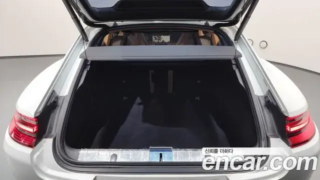 Porsche Panamera 2018 — ფოტო 8/40