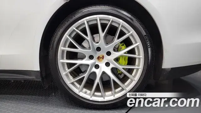 Porsche Panamera 2018 — ფოტო 25/40