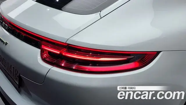 Porsche Panamera 2018 — ფოტო 6/40