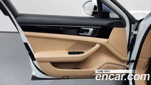 Porsche Panamera 2018 — ფოტო 20/40