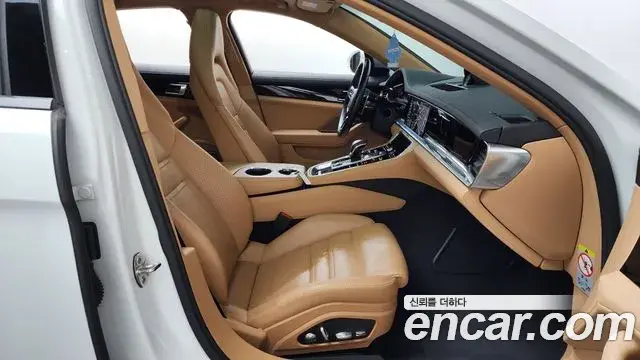 Porsche Panamera 2018 — ფოტო 27/40