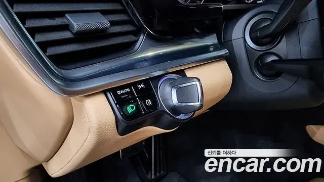 Porsche Panamera 2018 — ფოტო 13/40