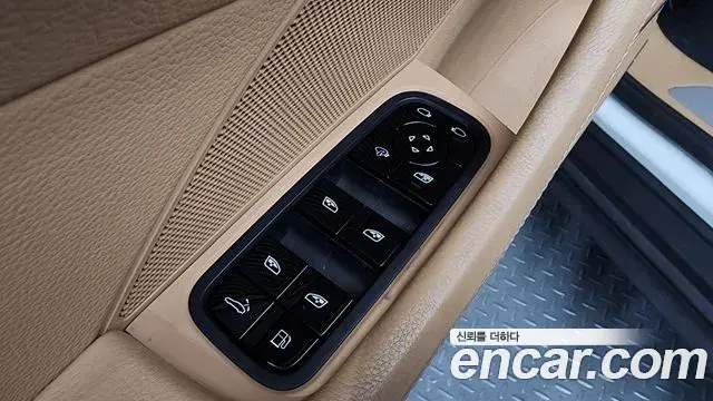 Porsche Panamera 2018 — ფოტო 29/40