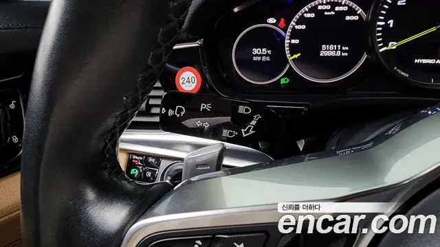 Porsche Panamera 2018 — ფოტო 31/40