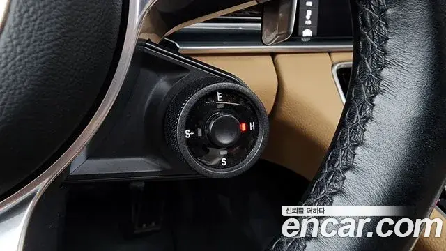 Porsche Panamera 2018 — ფოტო 33/40