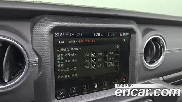 Jeep Wrangler 2022 — Фото 19/20