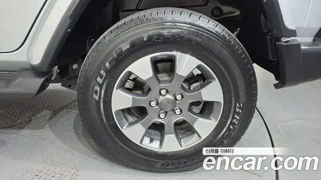 Jeep Wrangler 2022 — Şəkil 19/35