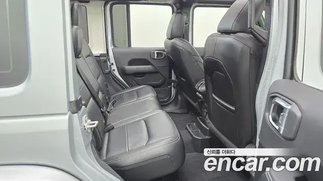 Jeep Wrangler 2022 — Şəkil 30/35