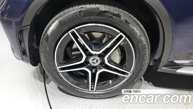 Mercedes-Benz GLC-Class 2023 — Photo 9/33