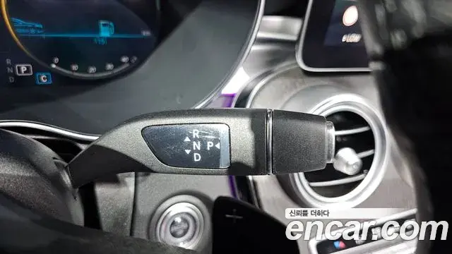 Mercedes-Benz GLC-Class 2023 — Photo 30/33