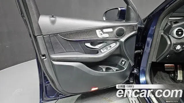 Mercedes-Benz GLC-Class 2023 — Photo 32/33