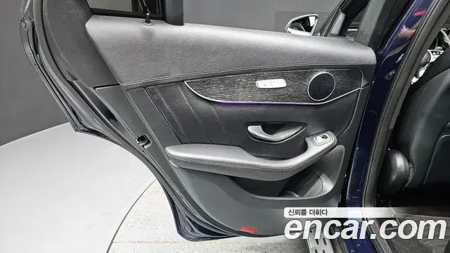 Mercedes-Benz GLC-Class 2023 — Photo 7/33