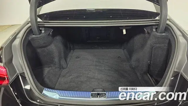 Mercedes-Benz S-Class 2025 — Photo 5/20