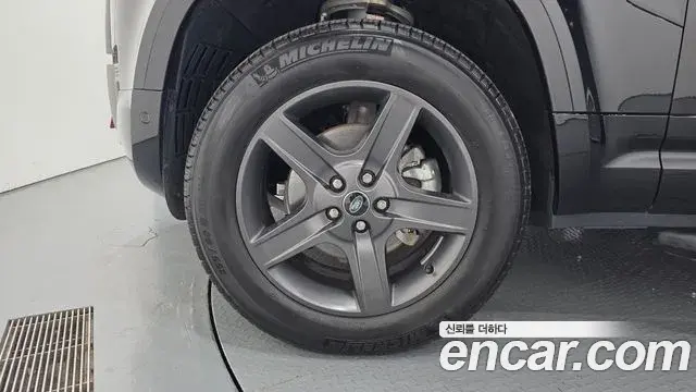 Land Rover Defender 2024 — Photo 13/20