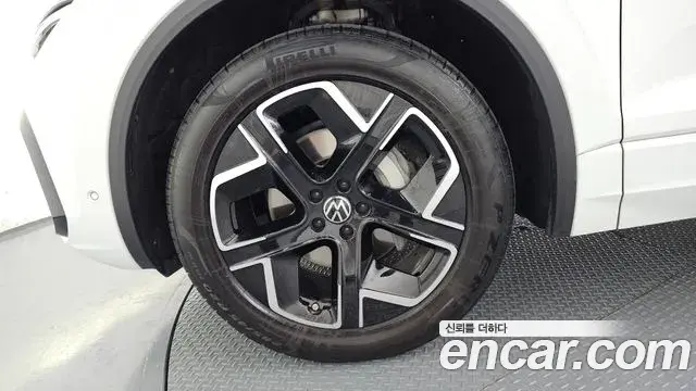Volkswagen Touareg 2025 — ფოტო 1/33