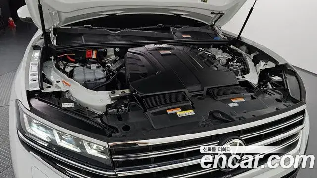 Volkswagen Touareg 2025 — ფოტო 18/33