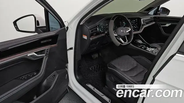 Volkswagen Touareg 2025 — ფოტო 2/33