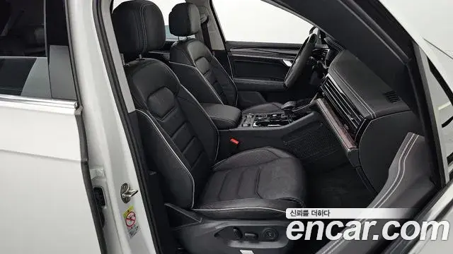 Volkswagen Touareg 2025 — ფოტო 28/33