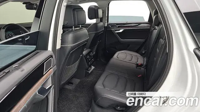 Volkswagen Touareg 2025 — ფოტო 11/33