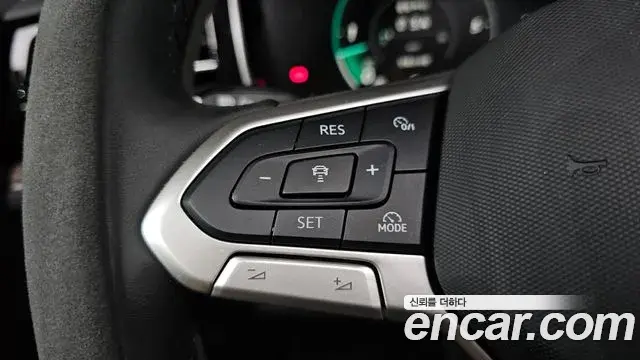 Volkswagen Touareg 2025 — ფოტო 27/33